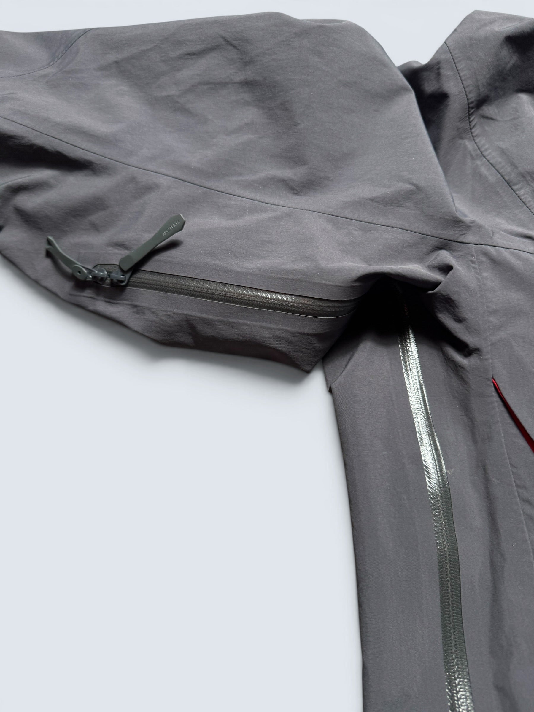 Jacket imperméable Goretex Arc'teryx Alpha SV grey & red vintage - M