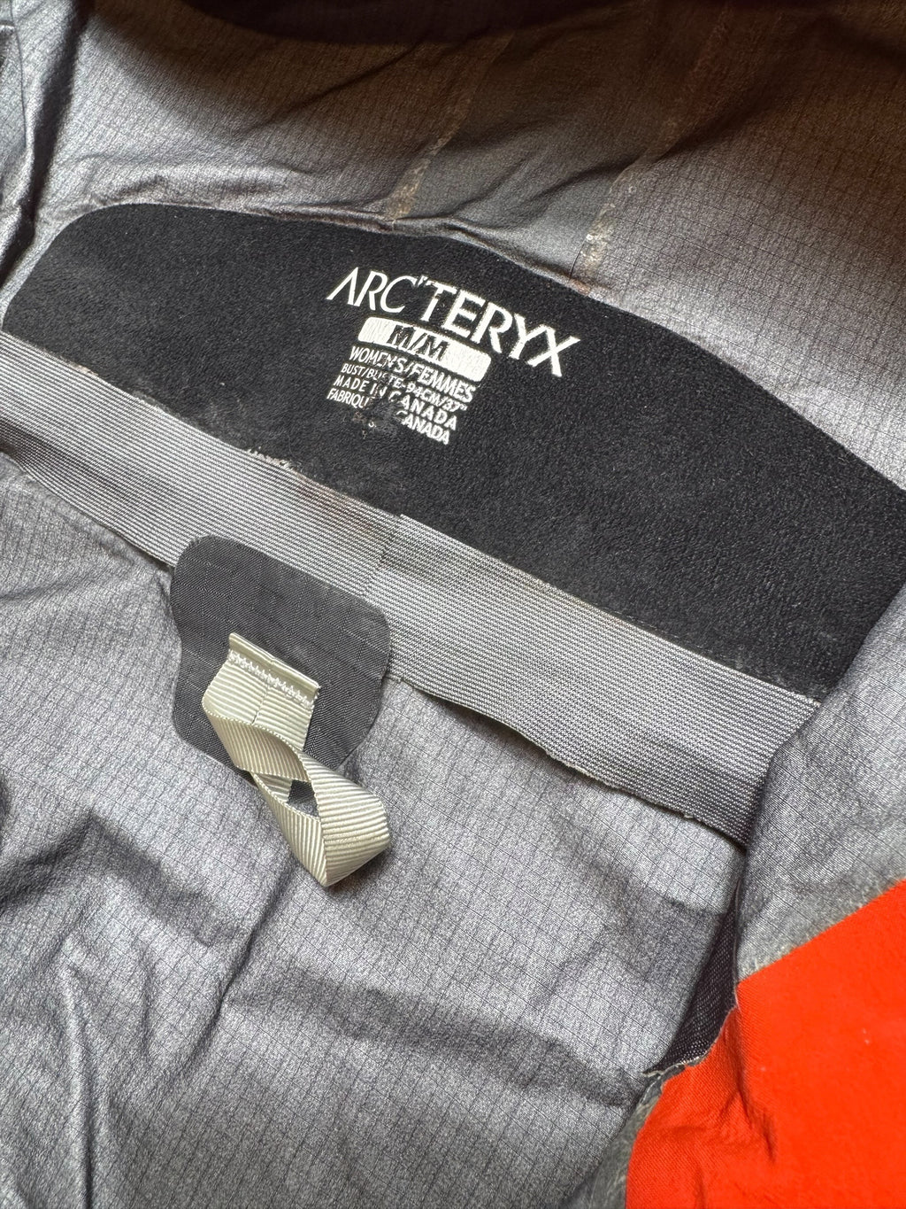 Jacket imperméable Goretex Arc’teryx Alpha SV made in Canada vintage orange - M women’s