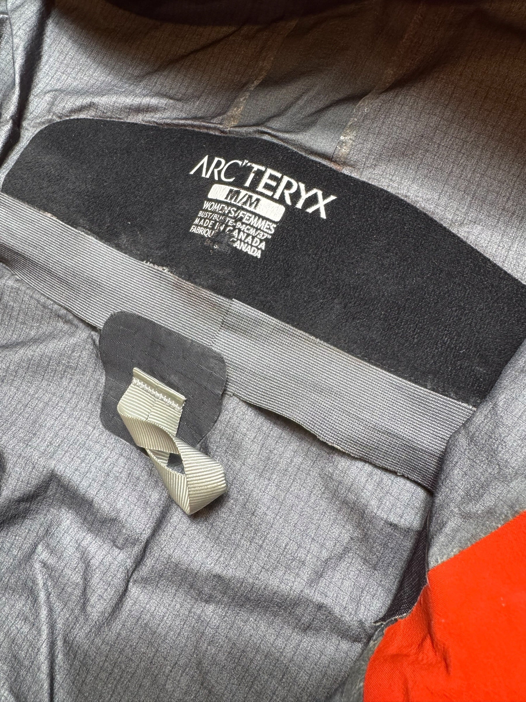 Jacket imperméable Goretex Arc’teryx Alpha SV made in Canada vintage orange - M women’s