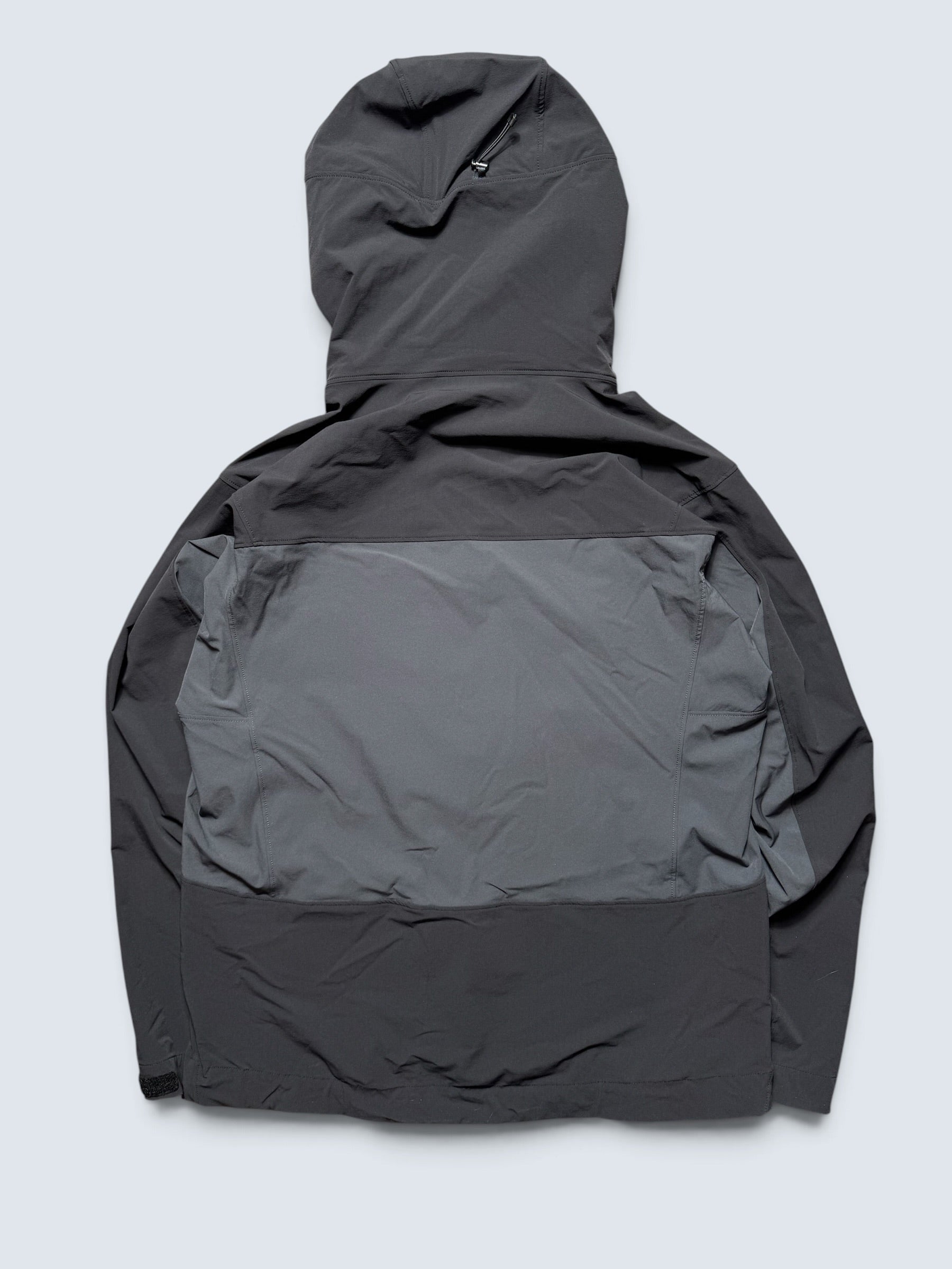 Jacket imperméable Arc'teryx Serratus Hoody black & grey 2024 - M