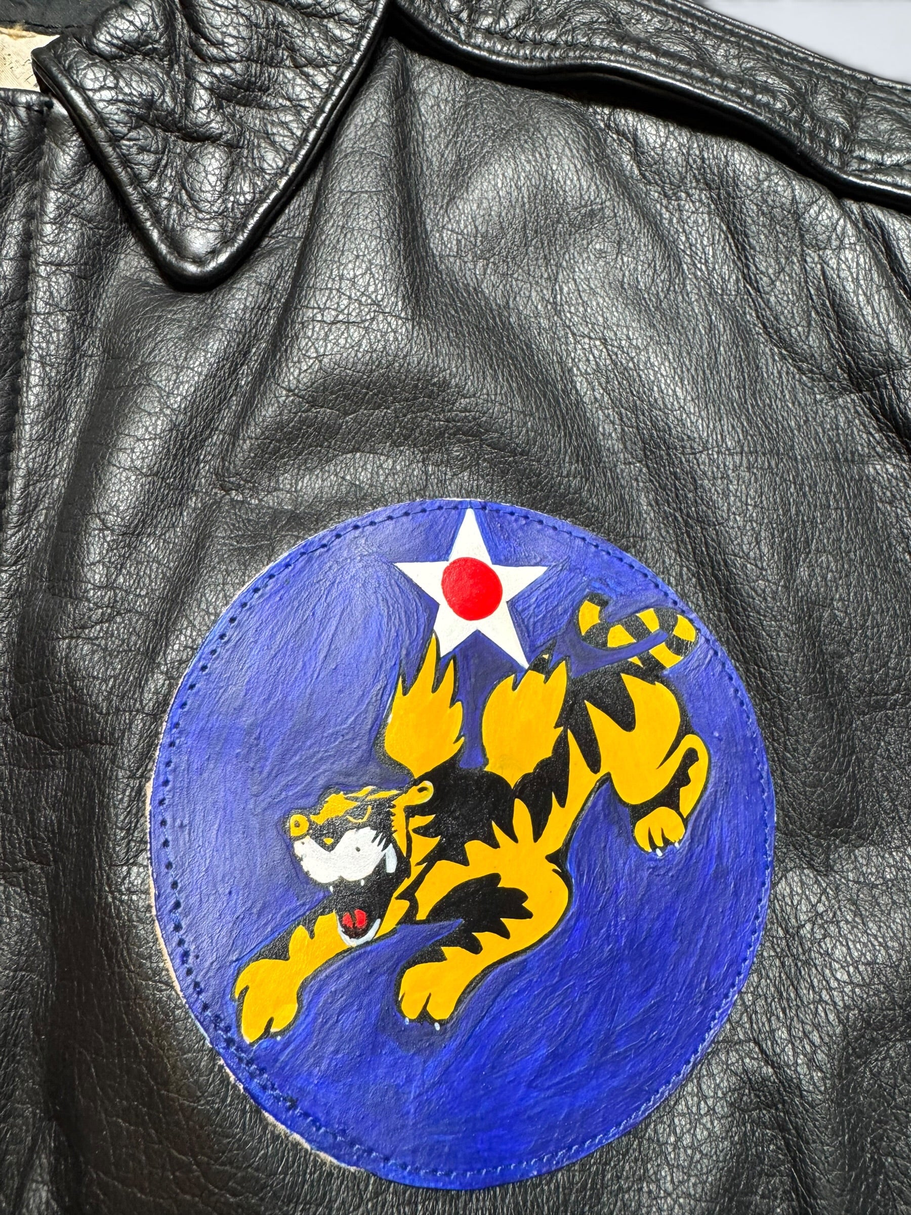 Jacket cuir cowhide flight A-2 Avirex usaf flying tigers nose art patch black 90’s - S/M