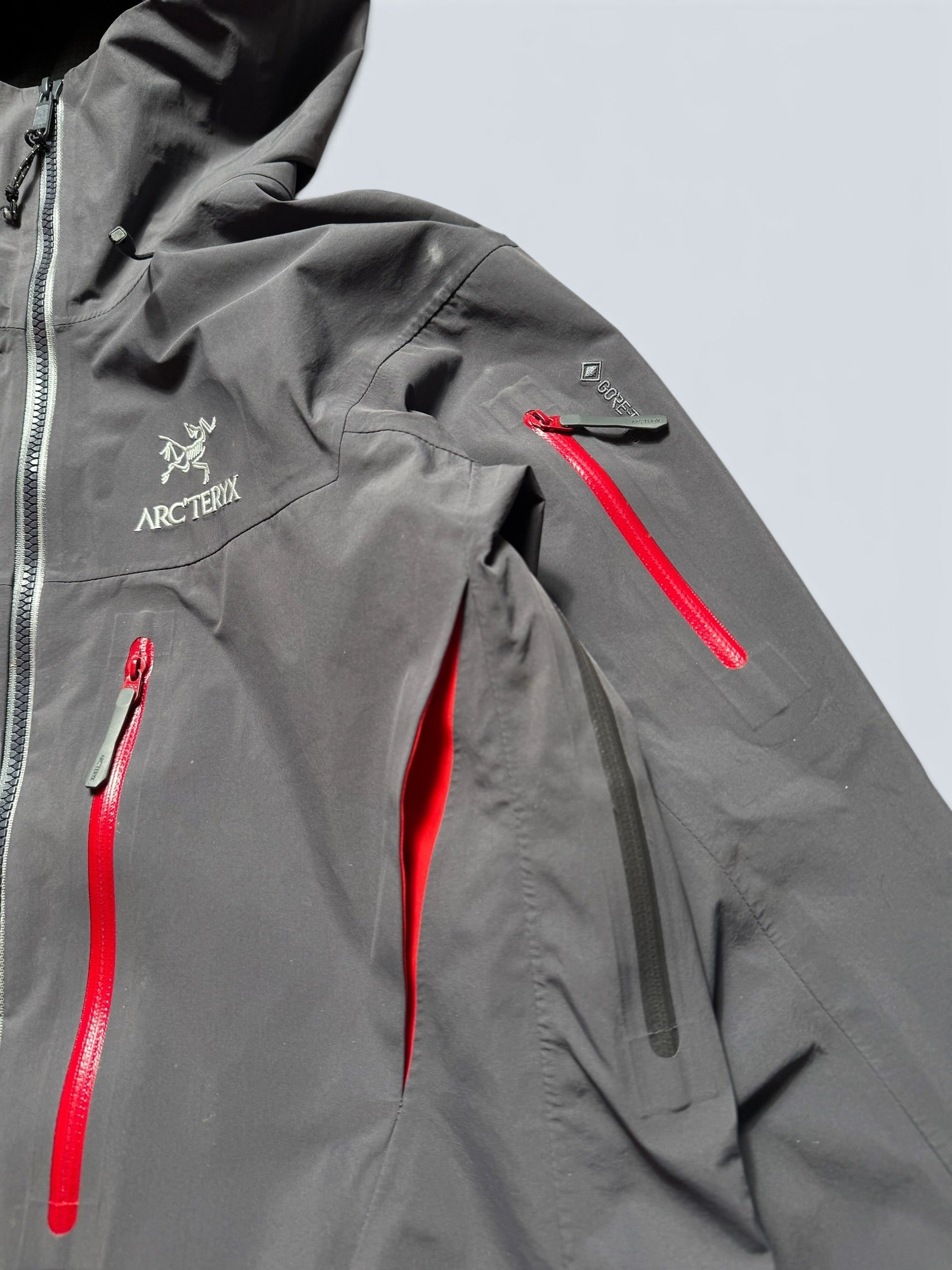 Jacket imperméable Goretex Arc'teryx Alpha SV grey & red vintage - M