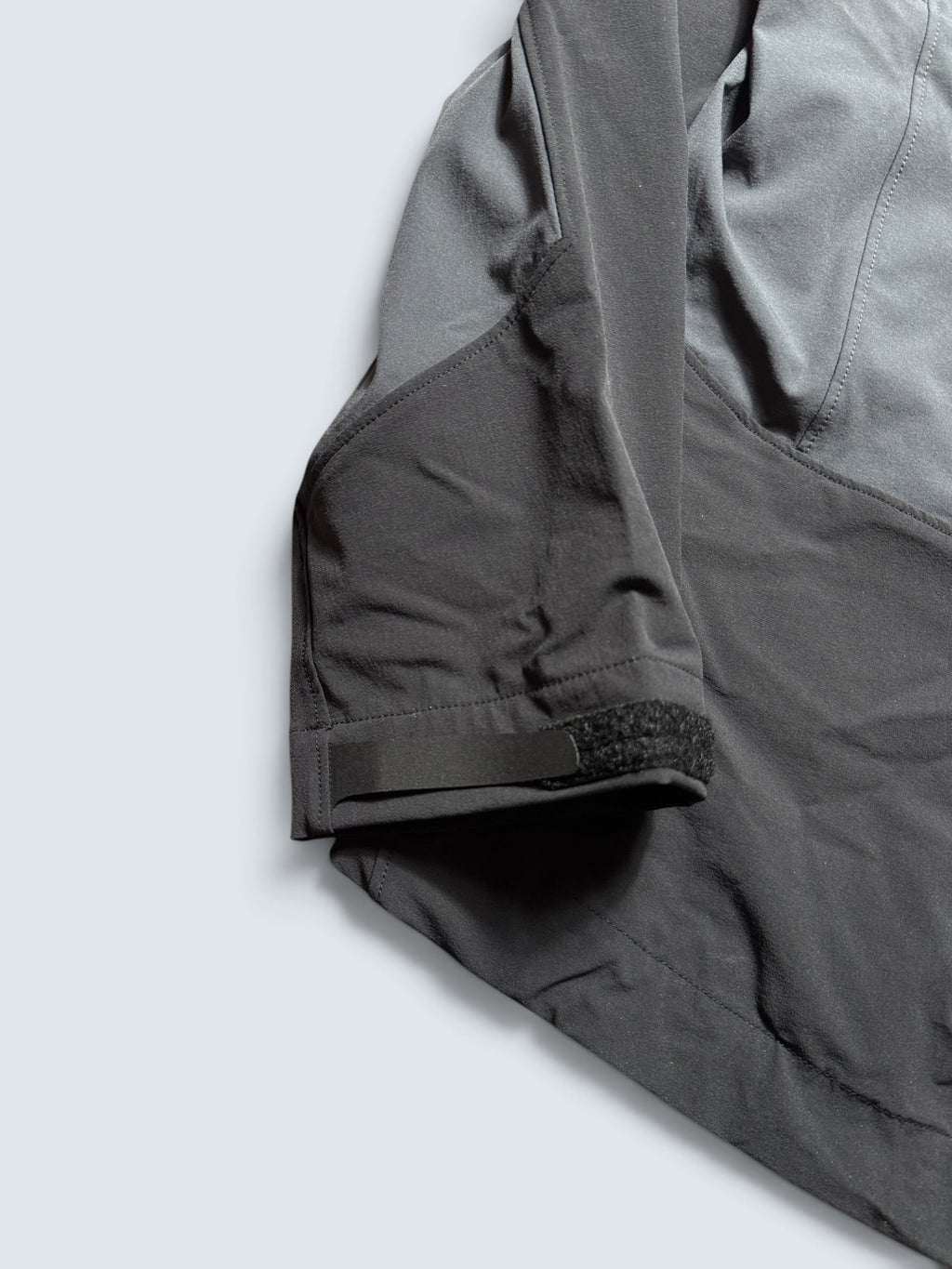 Jacket imperméable Arc'teryx Serratus Hoody black & grey 2024 - M