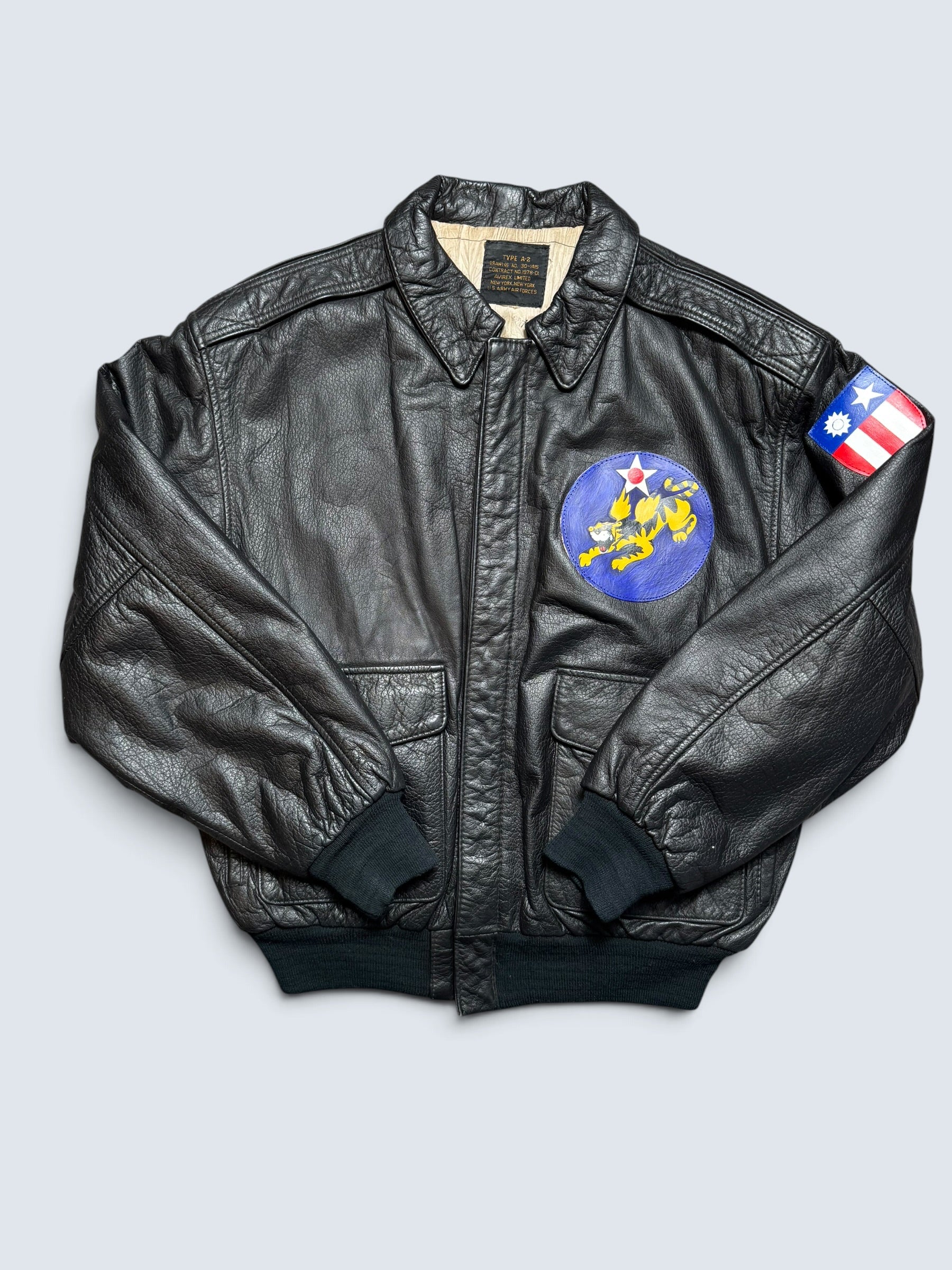 Jacket cuir cowhide flight A-2 Avirex usaf flying tigers nose art patch black 90’s - S/M