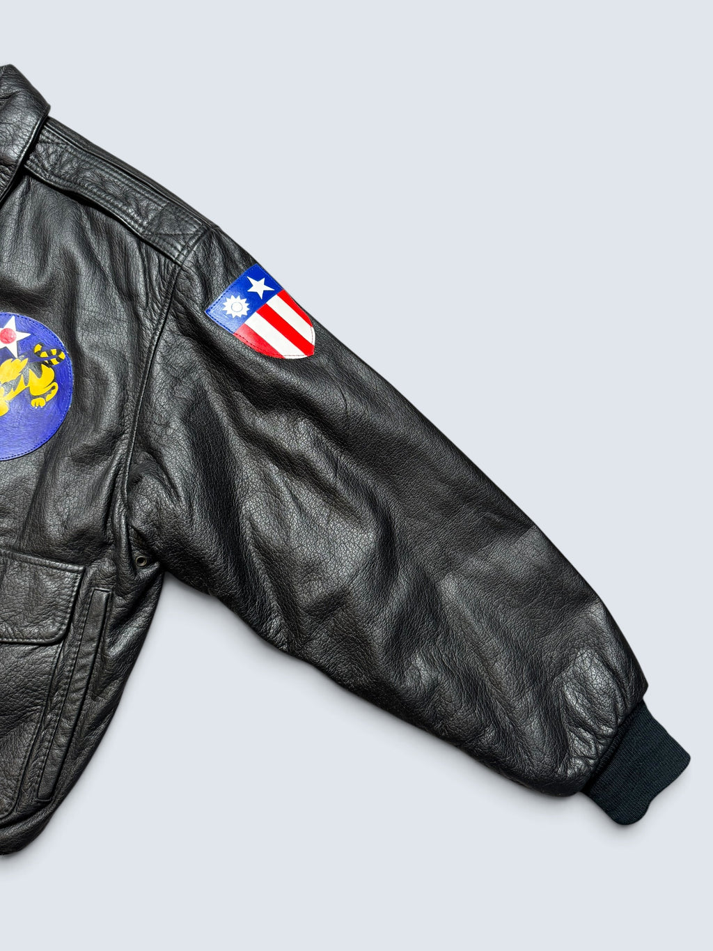 Jacket cuir cowhide flight A-2 Avirex usaf flying tigers nose art patch black 90’s - S/M