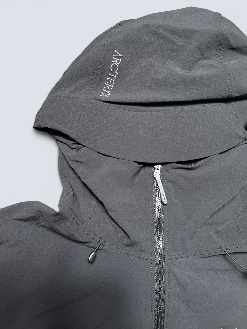 Jacket imperméable Arc'teryx Serratus Hoody black & grey 2024 - M