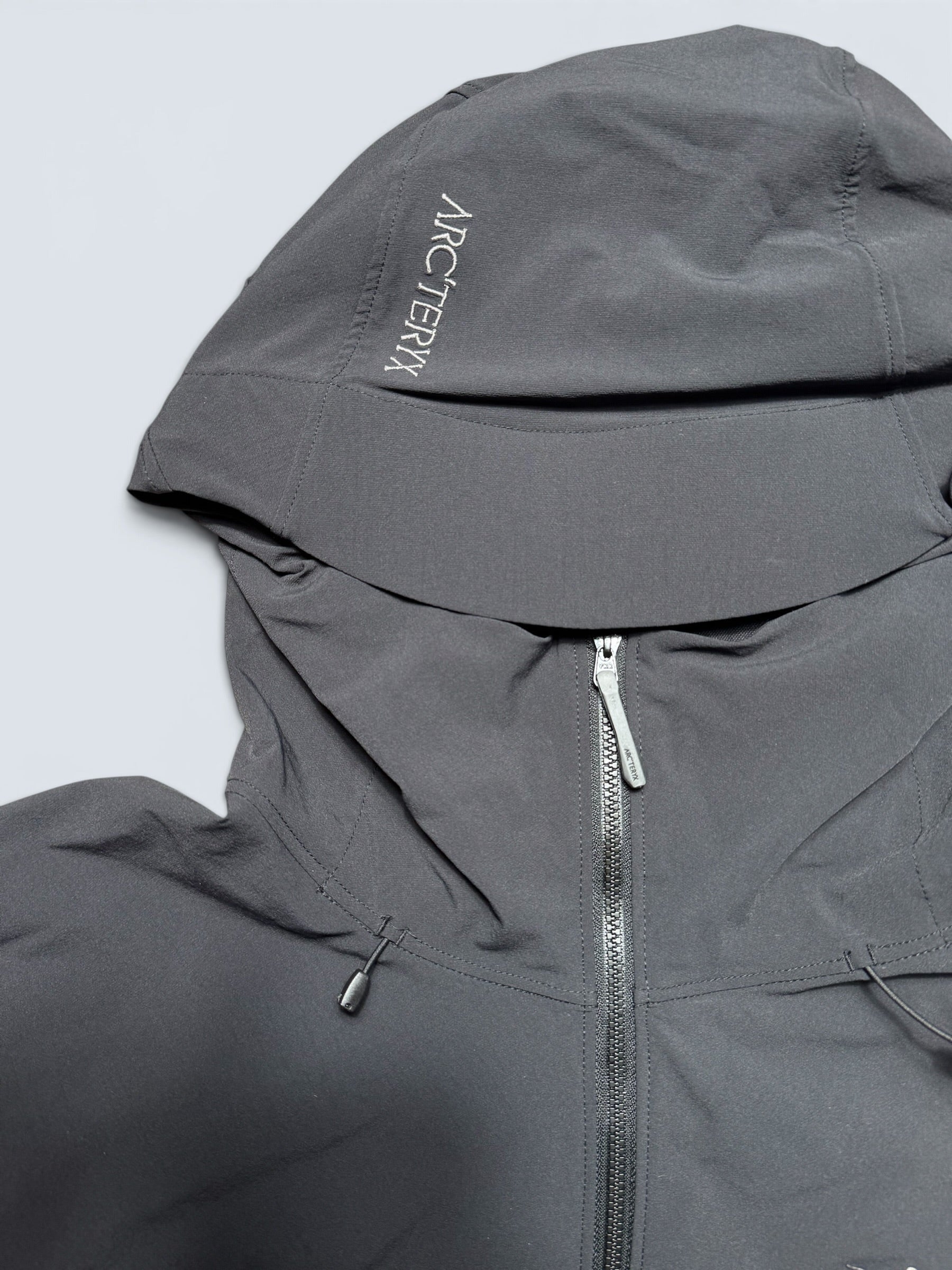 Jacket imperméable Arc'teryx Serratus Hoody black & grey 2024 - M