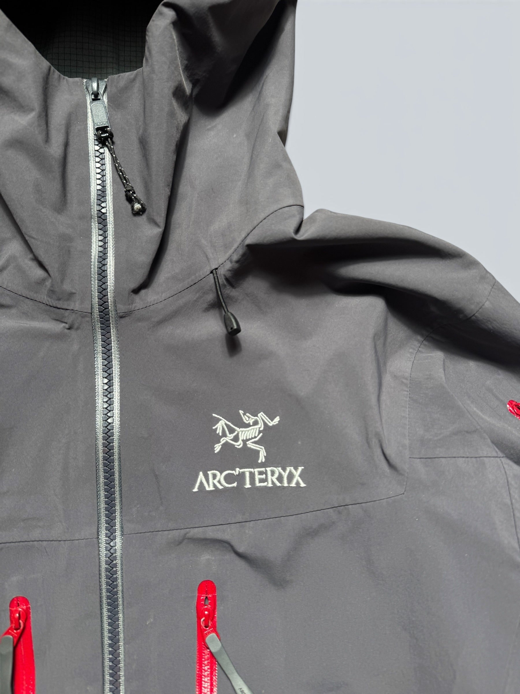 Jacket imperméable Goretex Arc'teryx Alpha SV grey & red vintage - M