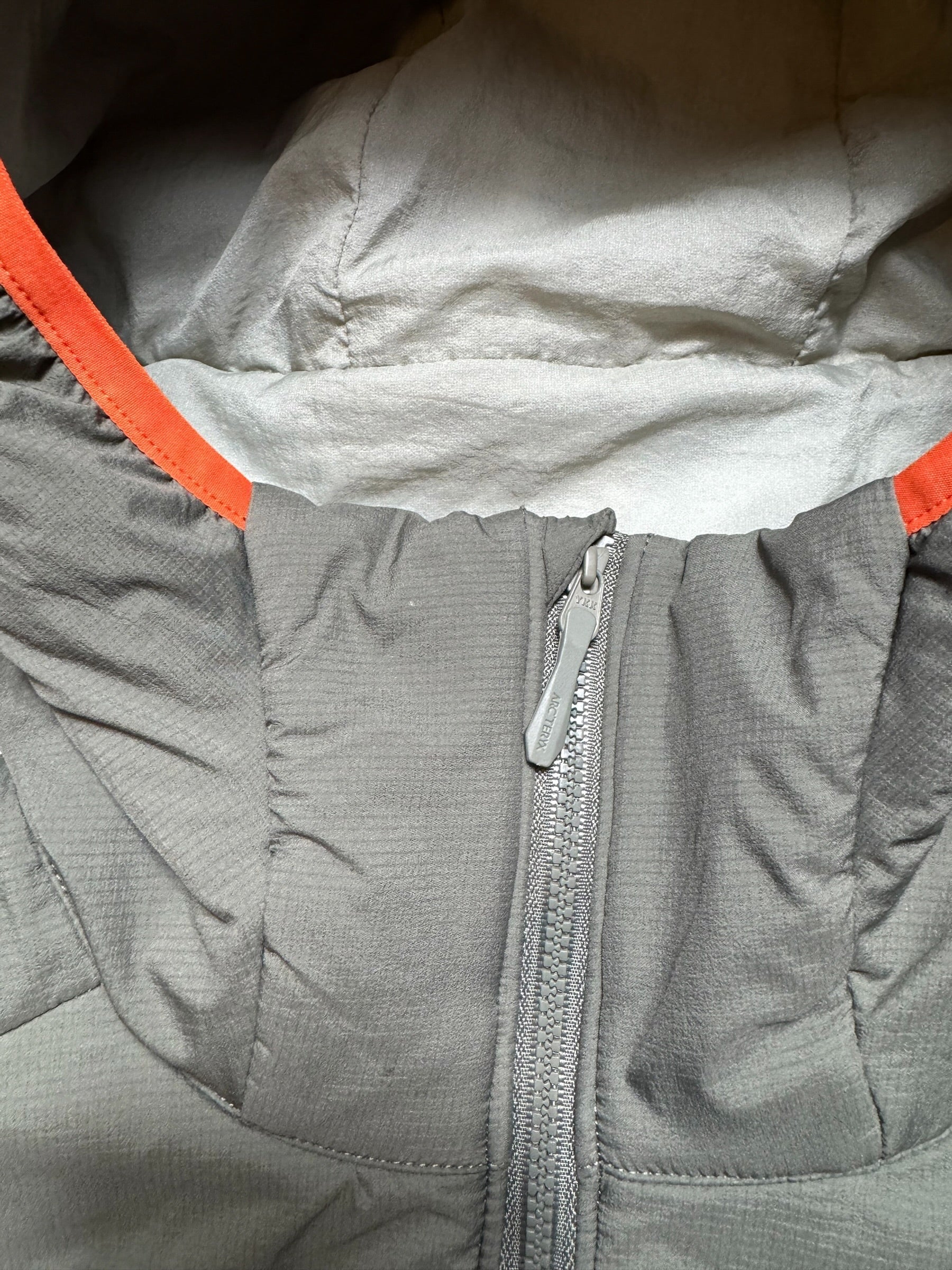 Jacket imperméable matelassé Arc'teryx Atom Hoody 2023 kaki & orange - M