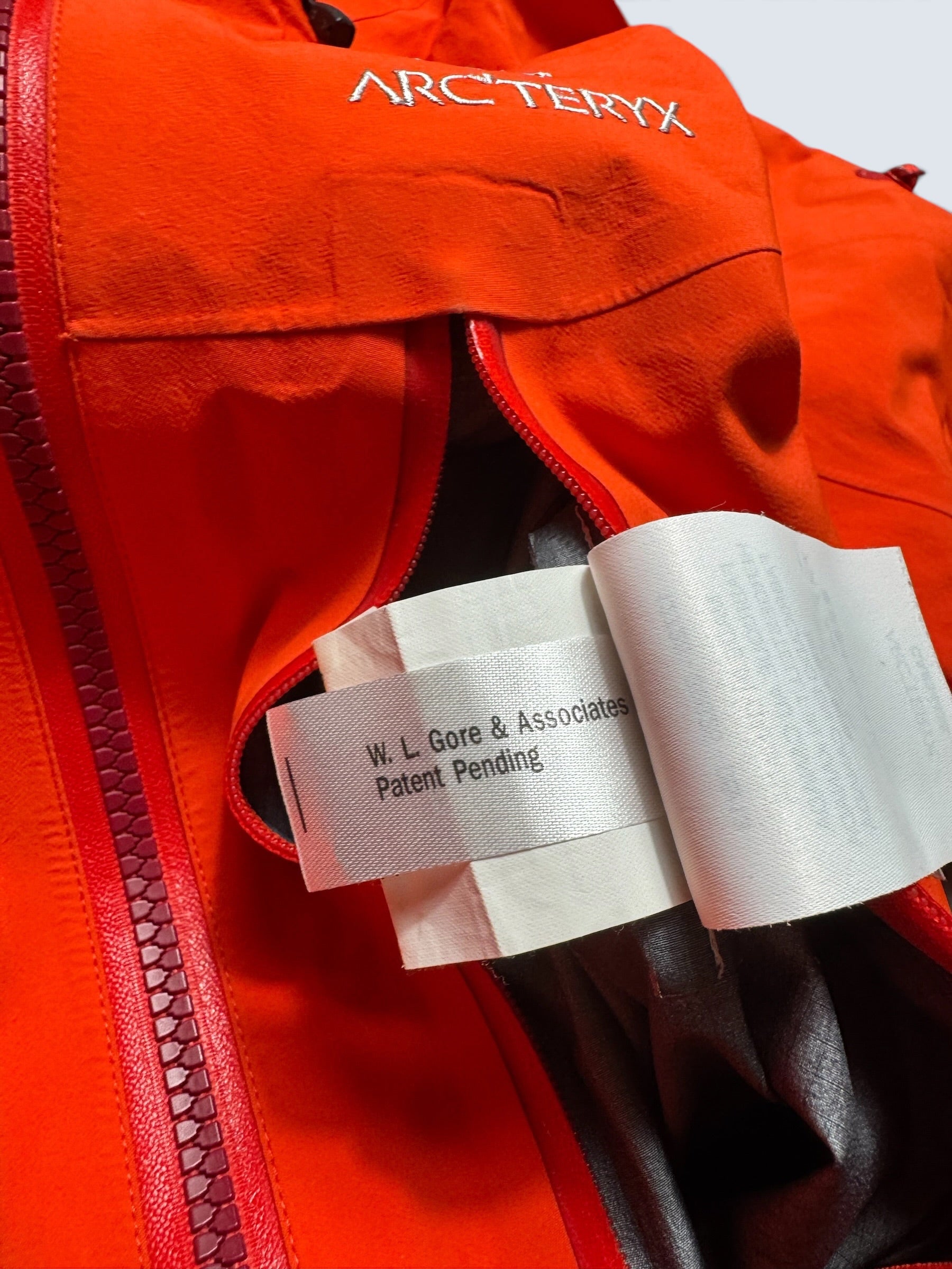 Jacket imperméable Goretex Arc’teryx Alpha SV made in Canada vintage orange - M women’s