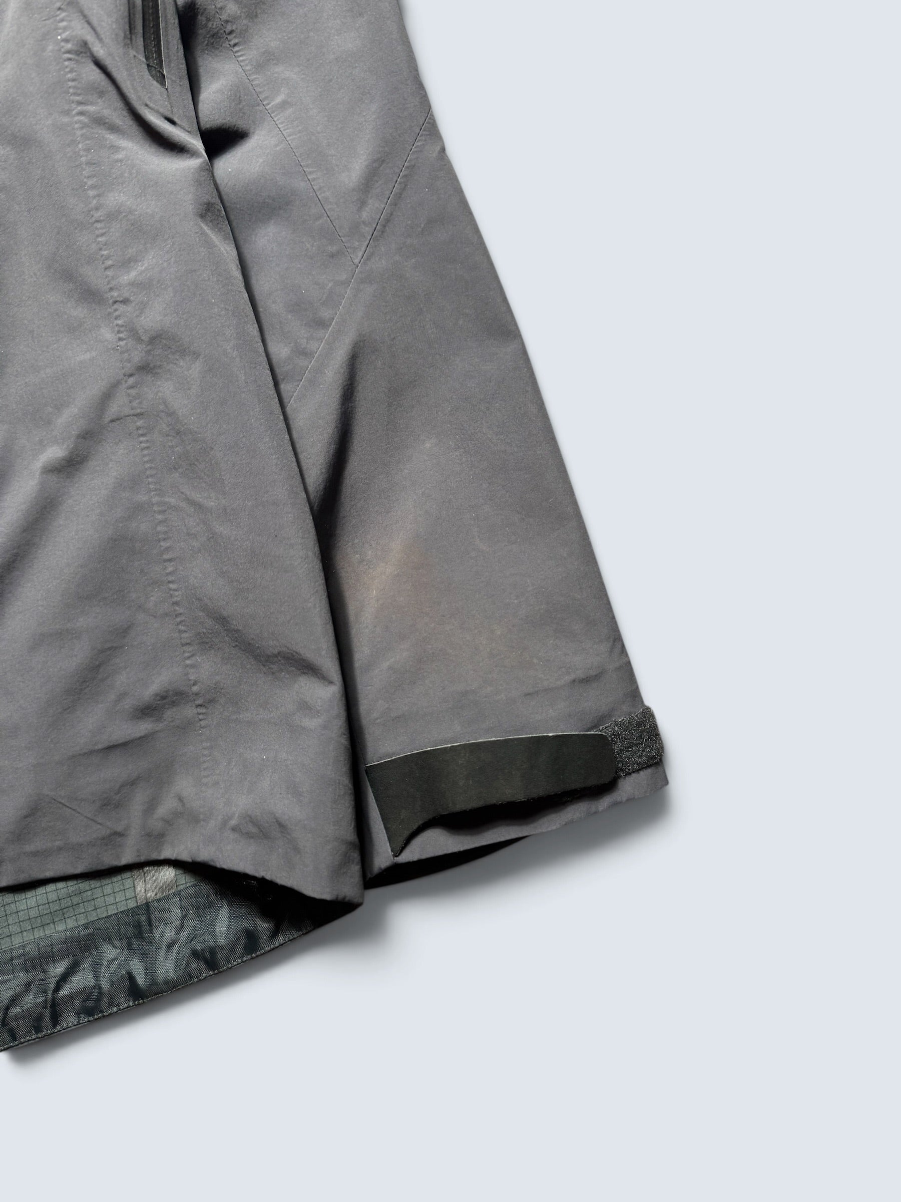 Jacket imperméable Goretex Arc'teryx Alpha SV grey & red vintage - M