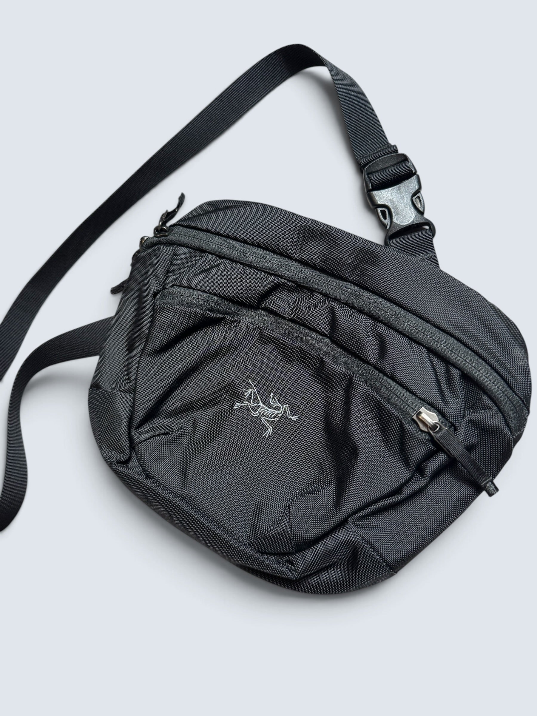 Sling bag/sacoche Arc'teryx Maka 2 Waistpack noir embroidery logo