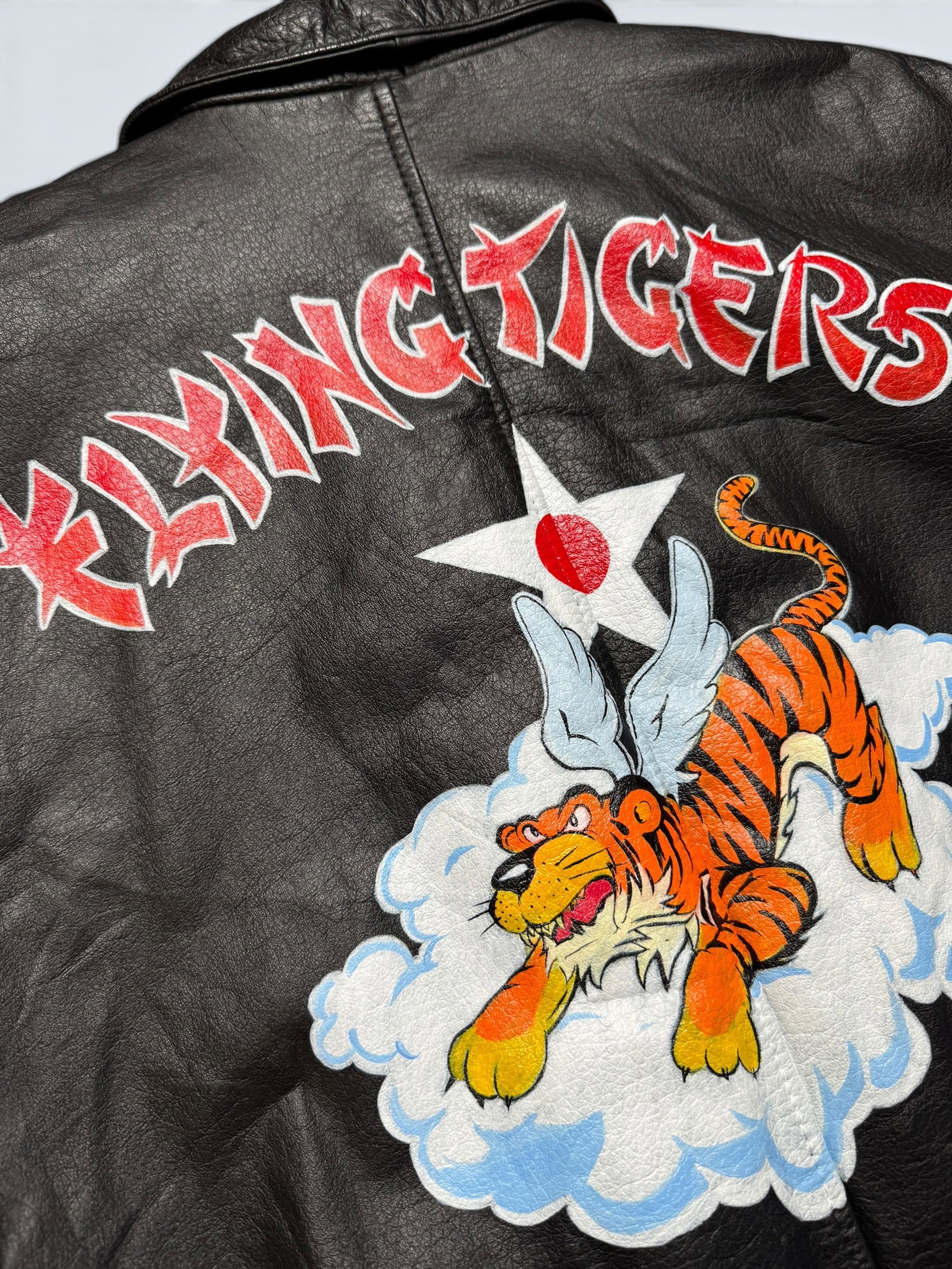 Jacket cuir cowhide flight A-2 Avirex usaf flying tigers nose art patch black 90’s - S/M