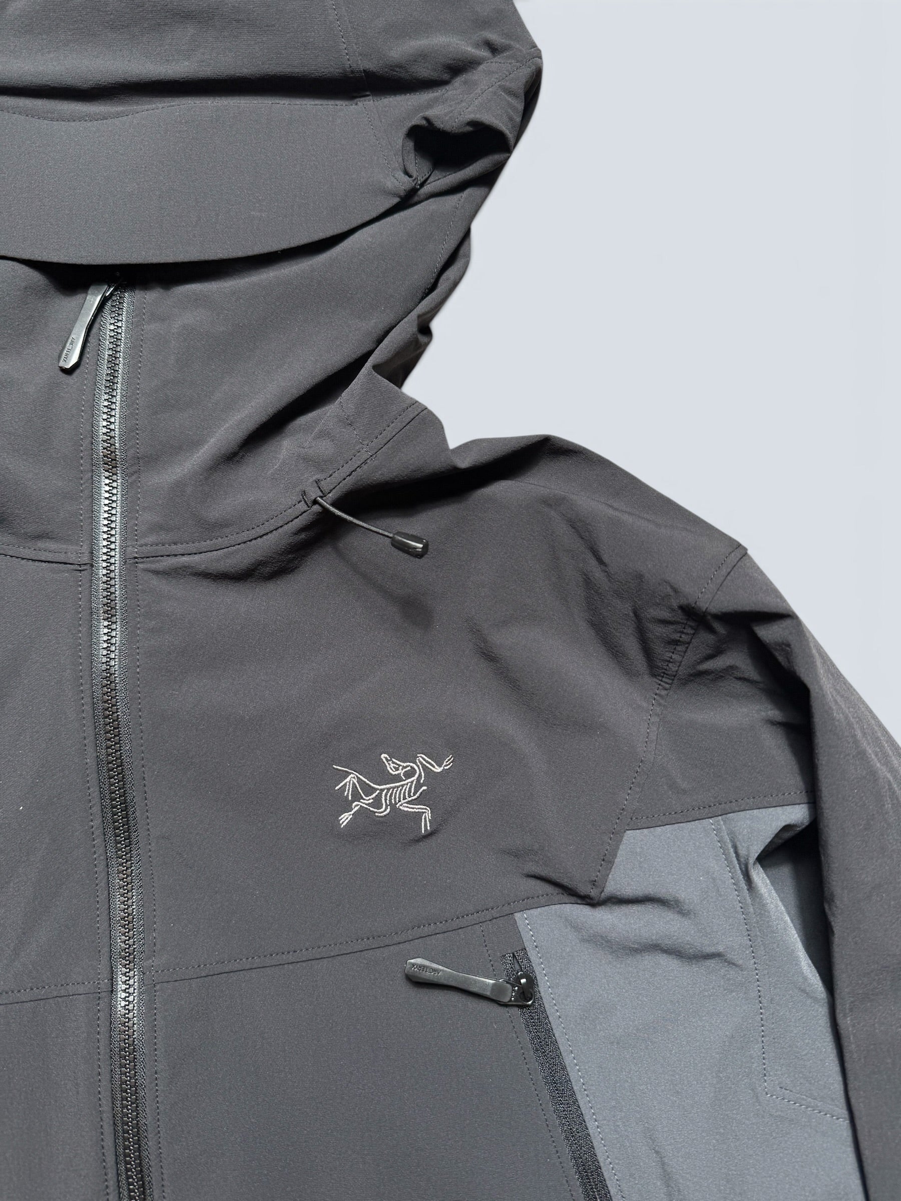 Jacket imperméable Arc'teryx Serratus Hoody black & grey 2024 - M
