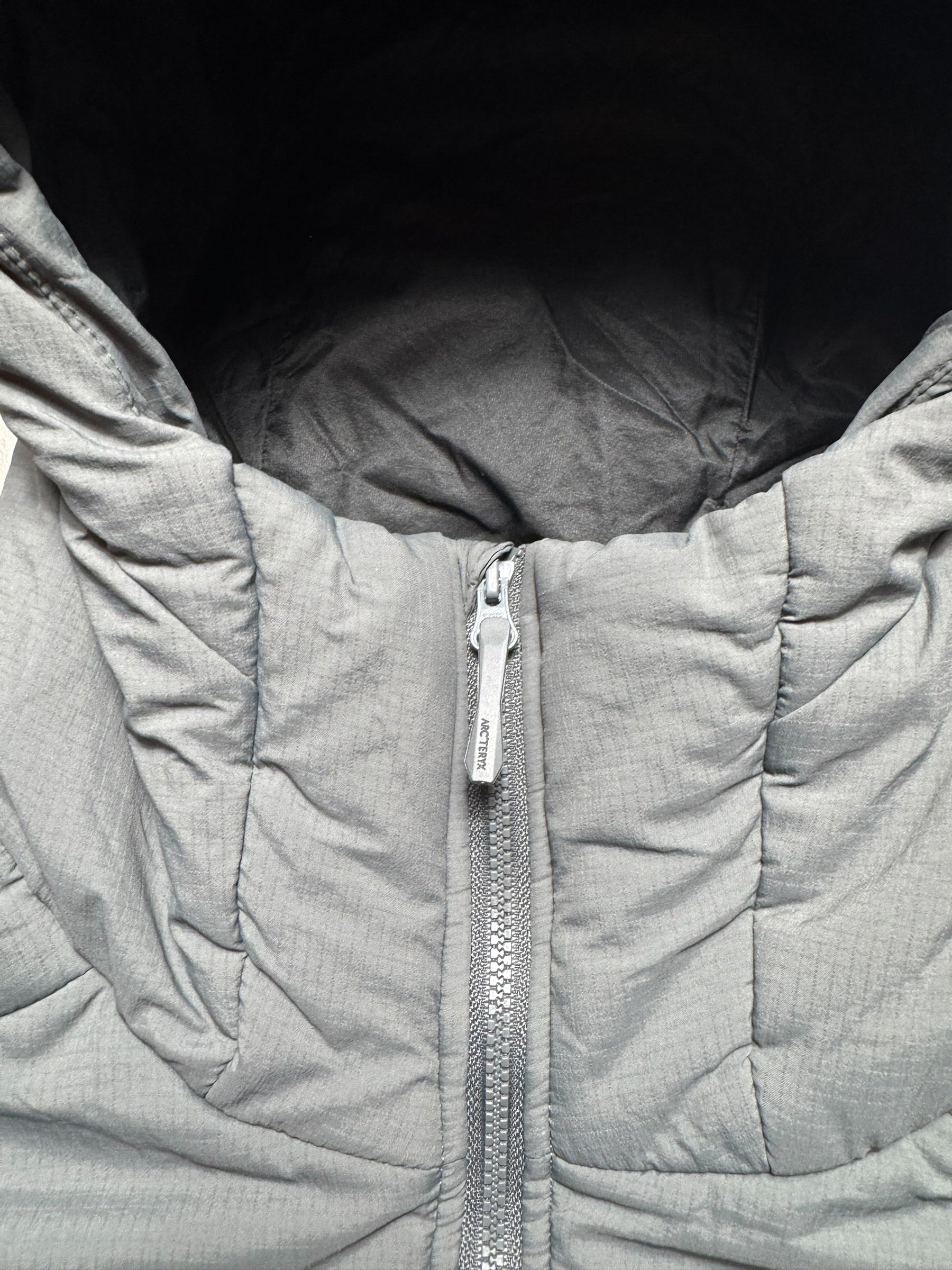 Jacket imperméable matelassée Arc'teryx Atom AR Hoody grey 2020 - M