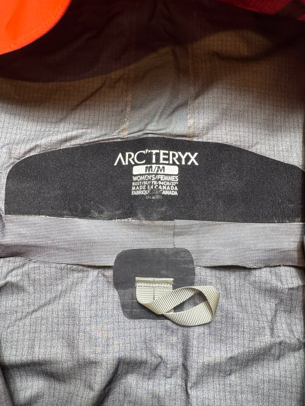 Jacket imperméable Goretex Arc’teryx Alpha SV made in Canada vintage orange - M women’s