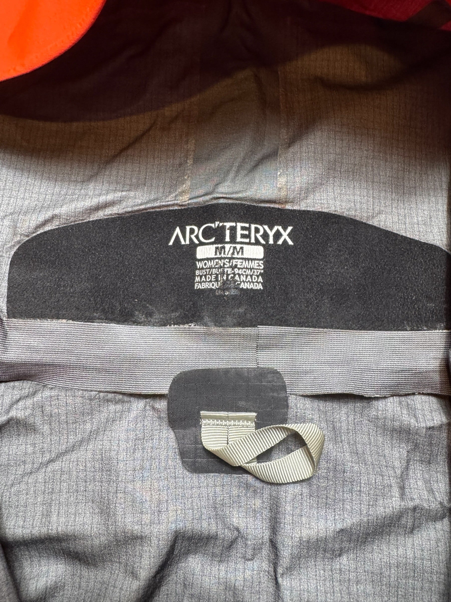 Jacket imperméable Goretex Arc’teryx Alpha SV made in Canada vintage orange - M women’s