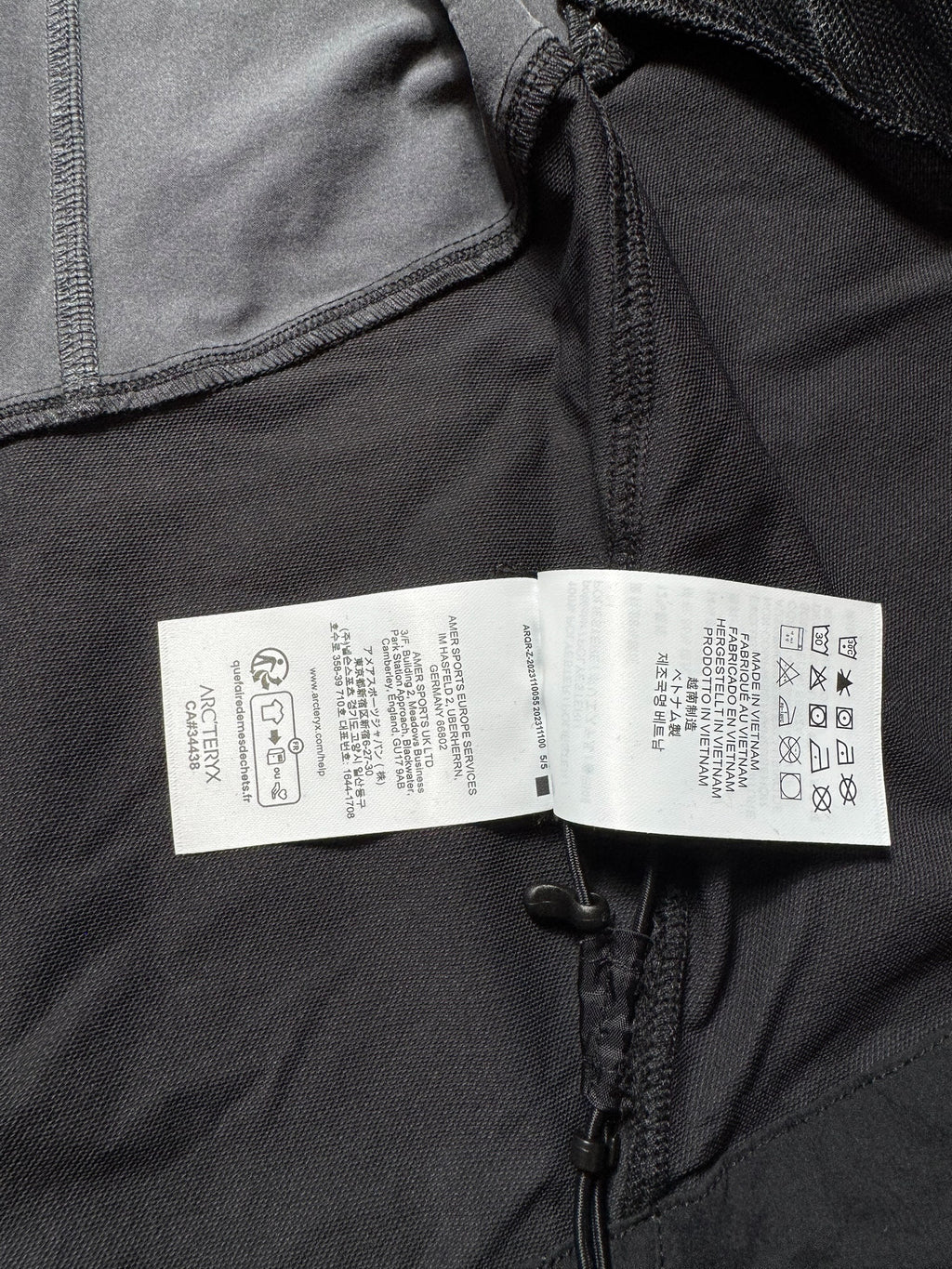 Jacket imperméable Arc'teryx Serratus Hoody black & grey 2024 - M