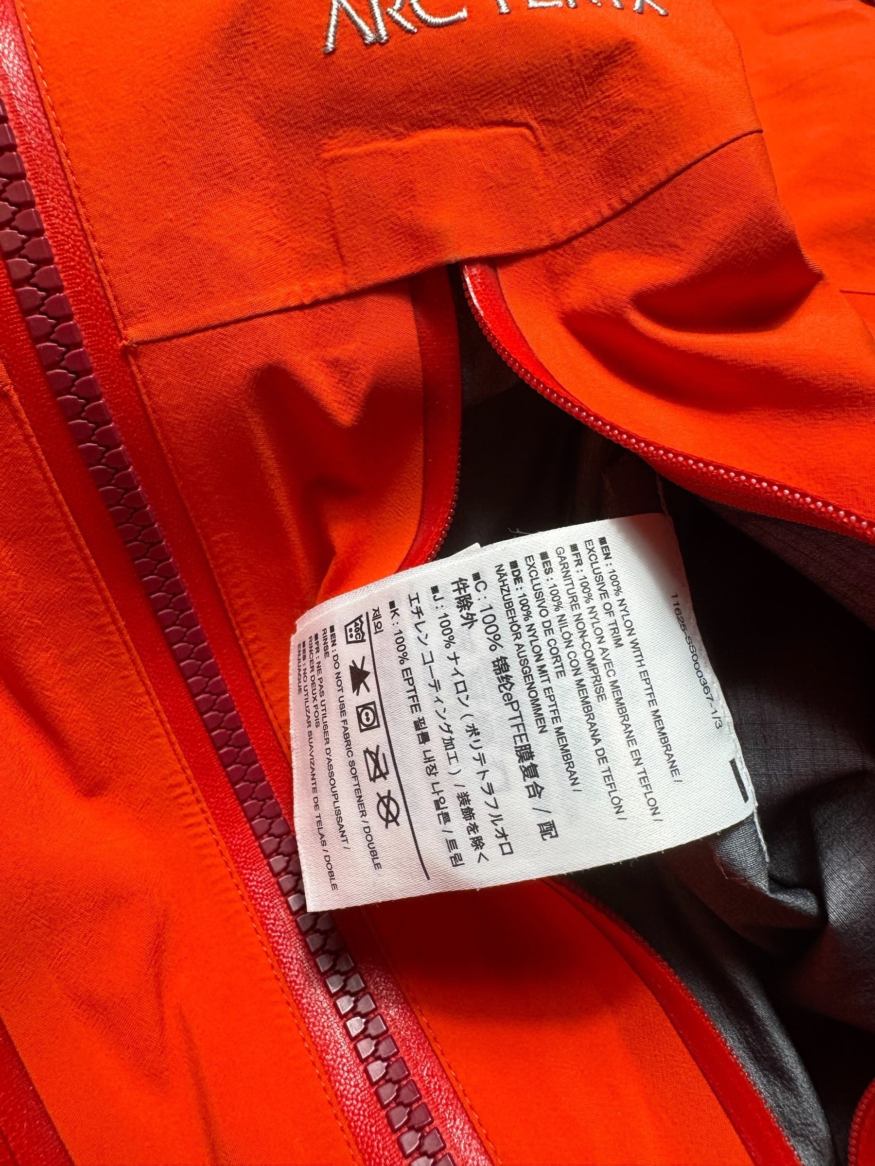 Jacket imperméable Goretex Arc’teryx Alpha SV made in Canada vintage orange - M women’s