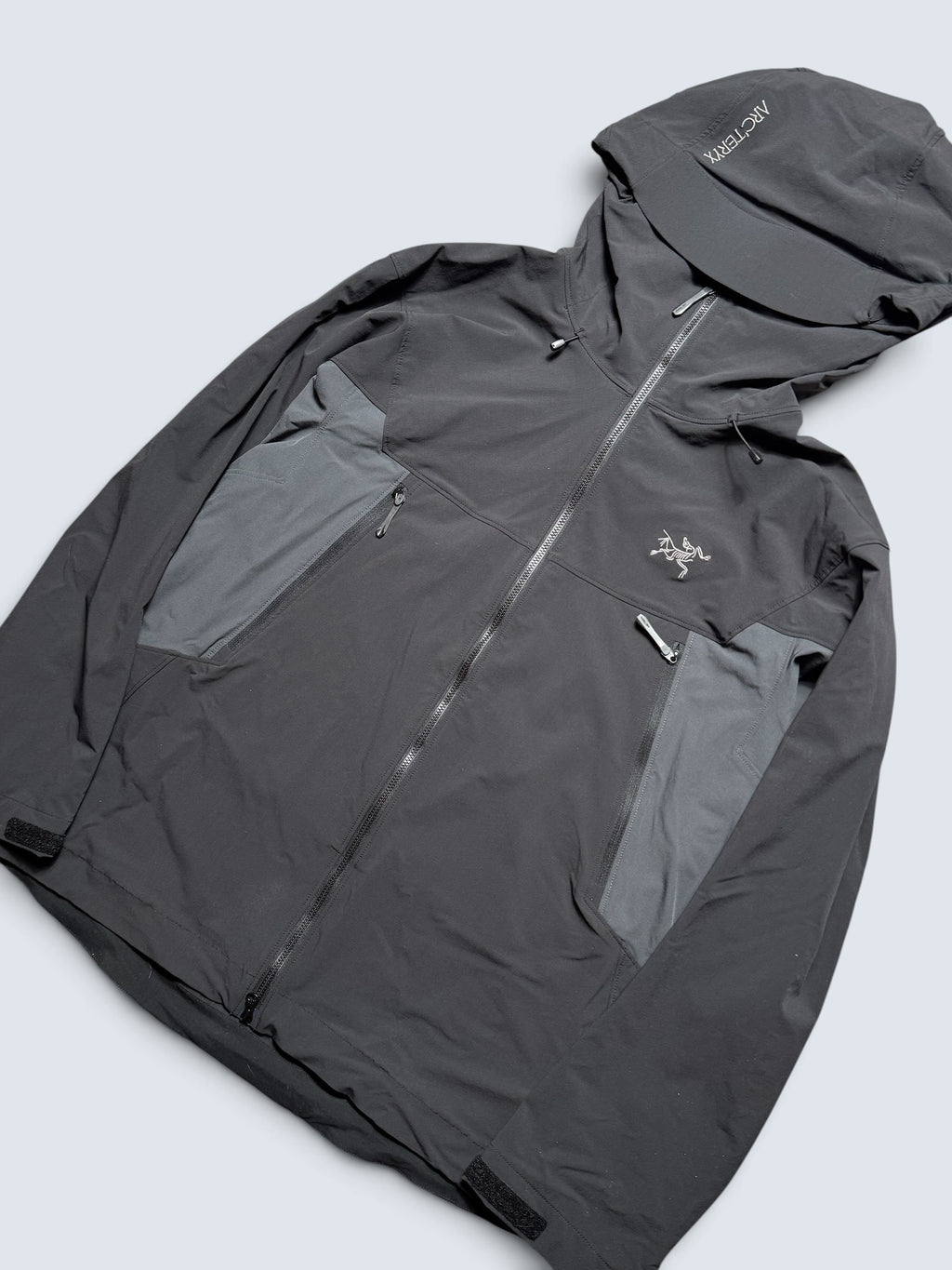 Jacket imperméable Arc'teryx Serratus Hoody black & grey 2024 - M