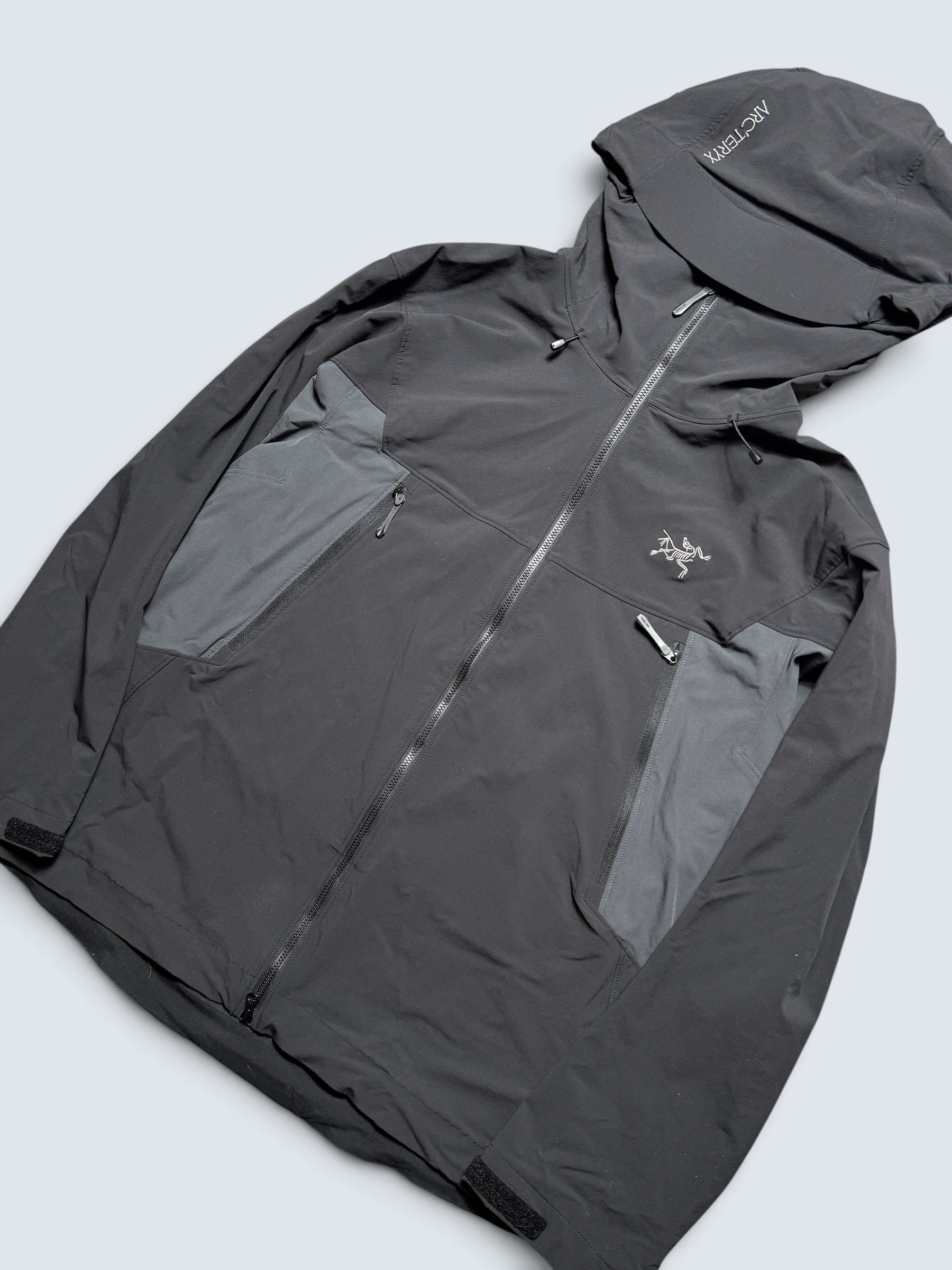 Jacket imperméable Arc'teryx Serratus Hoody black & grey 2024 - M